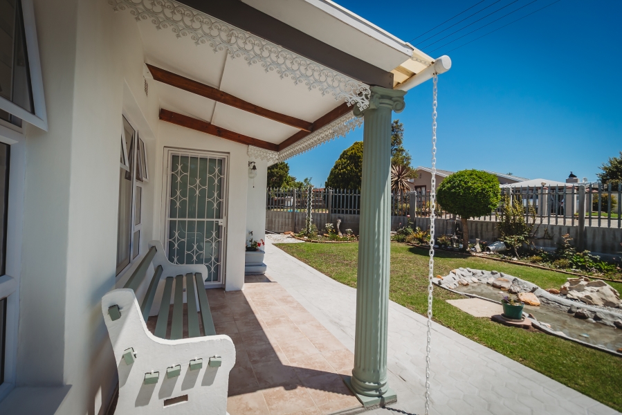 5 Bedroom Property for Sale in Denneoord Western Cape